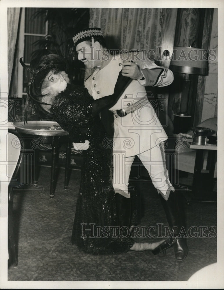 1939 Press Photo Requa Costume Prince Danilo Merry Widow Waltz Mae Murray Doll