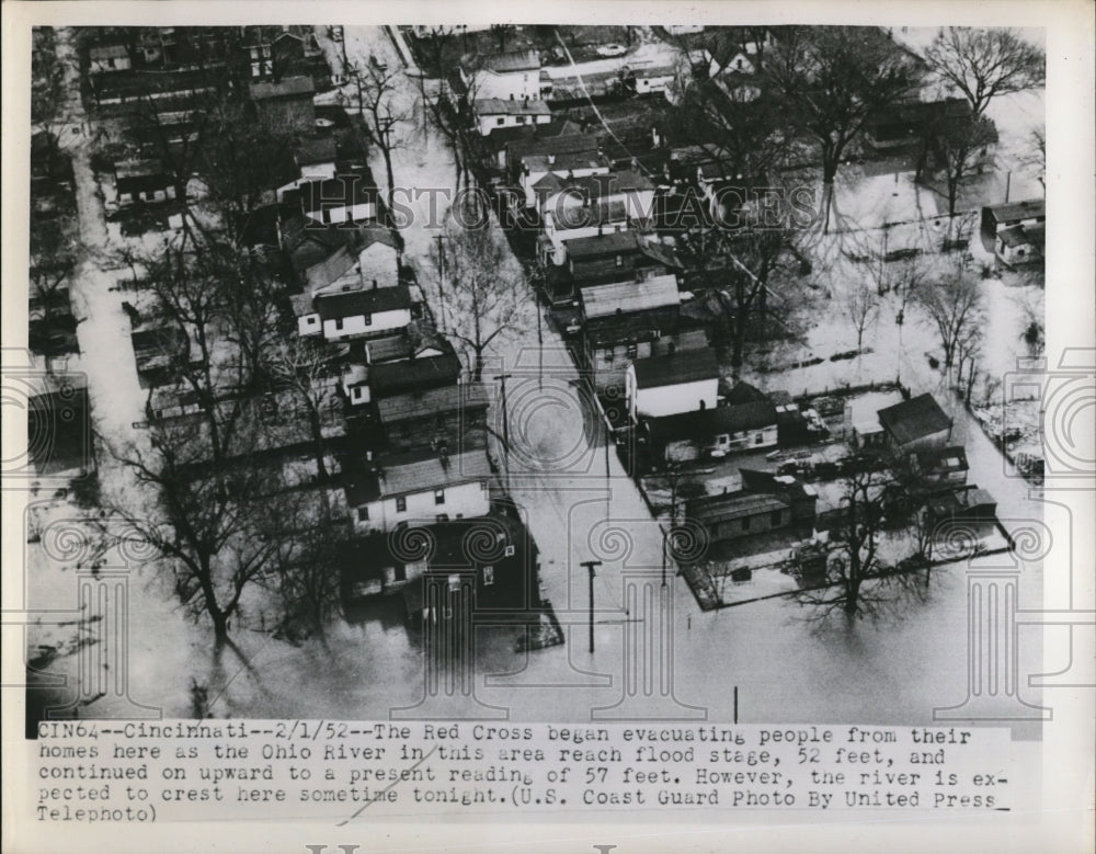 1952 Press Photo Red Cross lead the evacuation from the flood stage