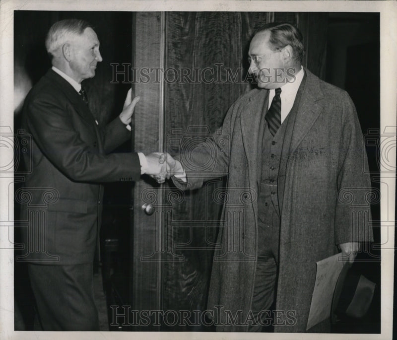 Load image into Gallery viewer, 1944 Press Photo Sewell Avery greets Wayne Taylor
