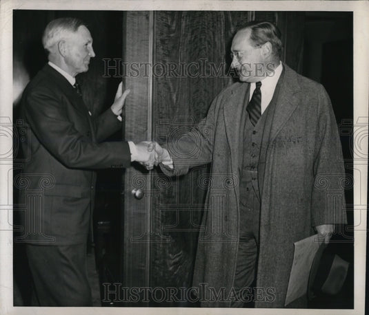 1944 Press Photo Sewell Avery greets Wayne Taylor