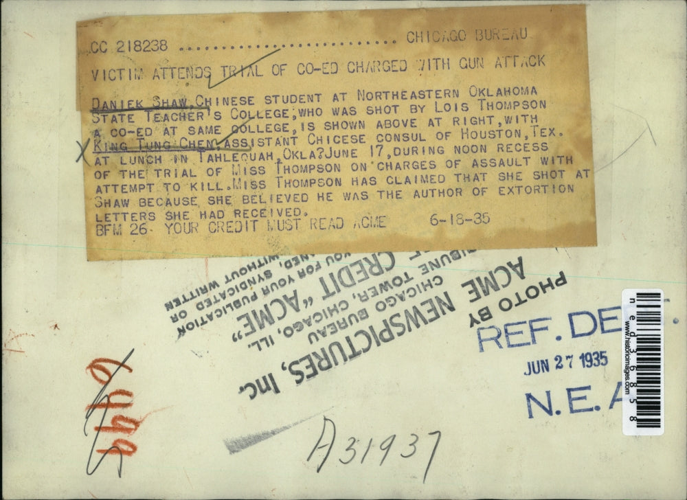 1935 Press Photo Daniek Shaw Sits With King Tung Chen During Noon Trial Recess