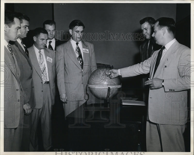 Load image into Gallery viewer, 1957 Press Photo Naming the Flashlight and Battery Capitol of the World
