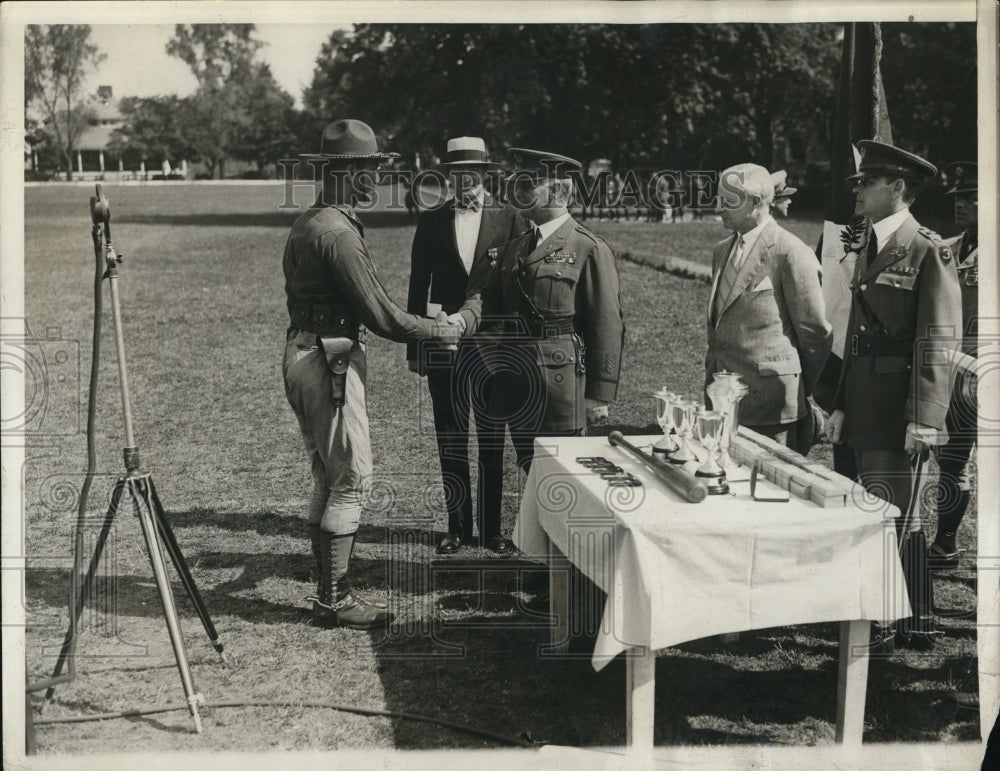 1929 Press Photo Gets Medal as Best Citizen Soldier
