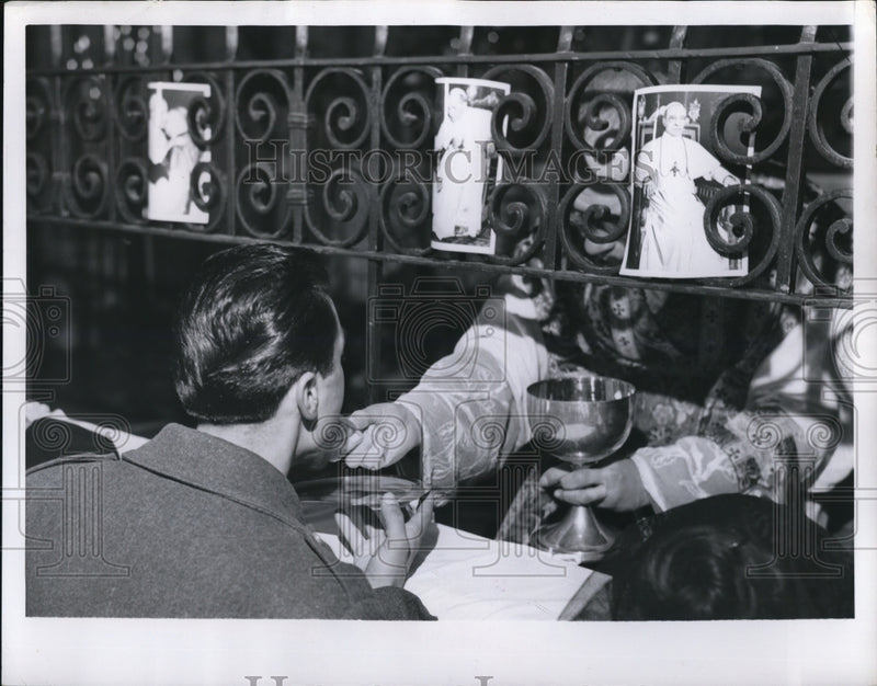 Load image into Gallery viewer, 1954 Press Photo Communion Served during Mass held for Pope Vatican City
