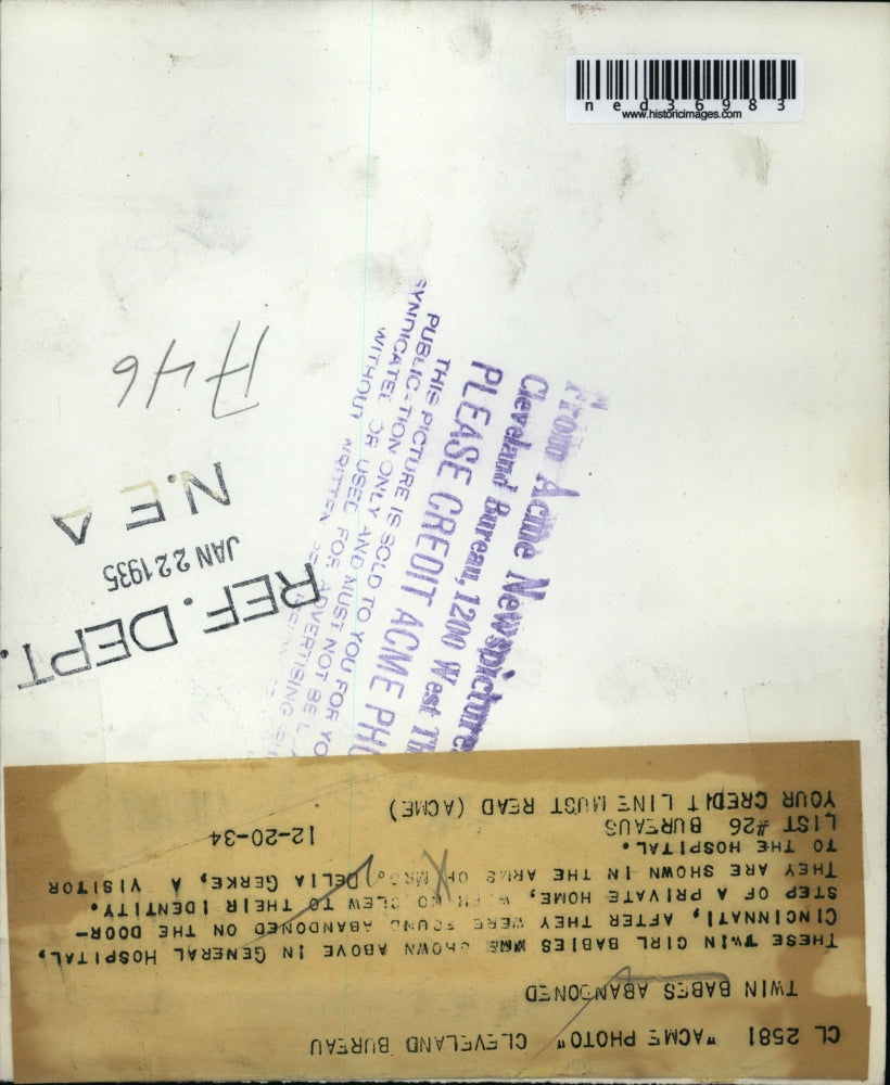 1934 Press Photo Twin girl babies in General Hospital, Cincinnati in the