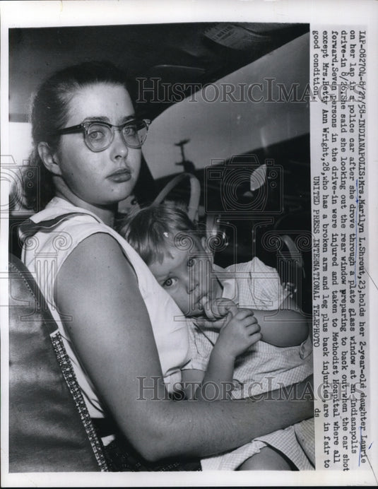 1958 Press Photo Marilyn Shrout with daughter Laurie in police custody