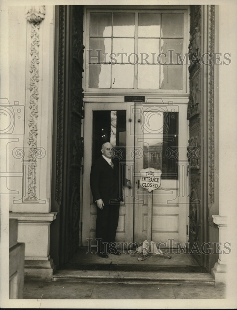 1927 Press Photo Joseph Rogers posed at the entrance of a building