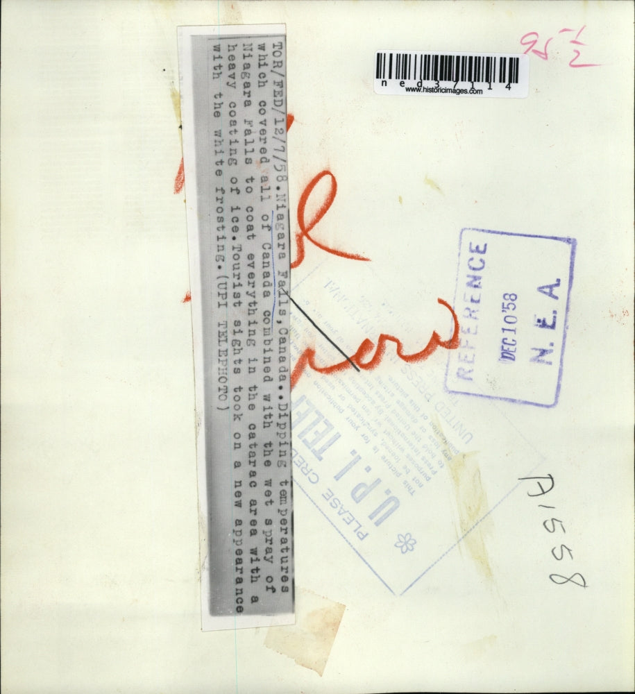 1958 Press Photo Niagara Falls Canada dipping temperatures covered all of Canada