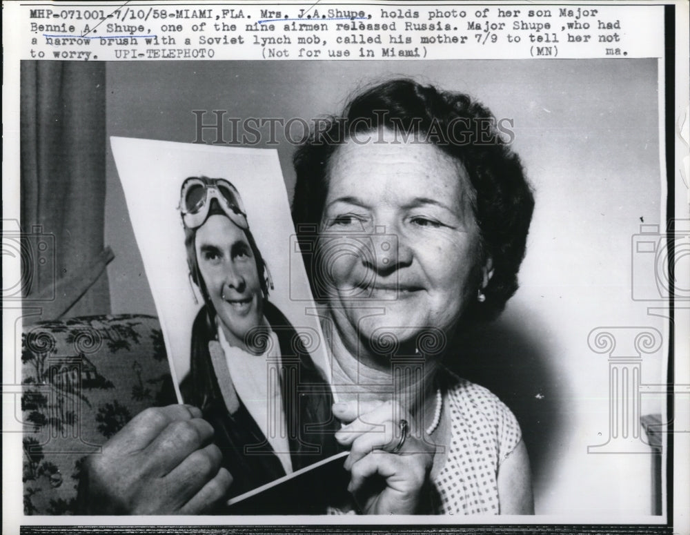 1958 Press Photo Mrs. J.A. Shupe holds a photo of her son Major Bennie A. Shupe