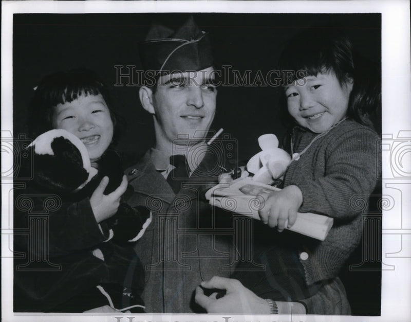 Load image into Gallery viewer, 1954 Press Photo Toko Japan Sgt First Class John Sammans of the Army Honor Guard

