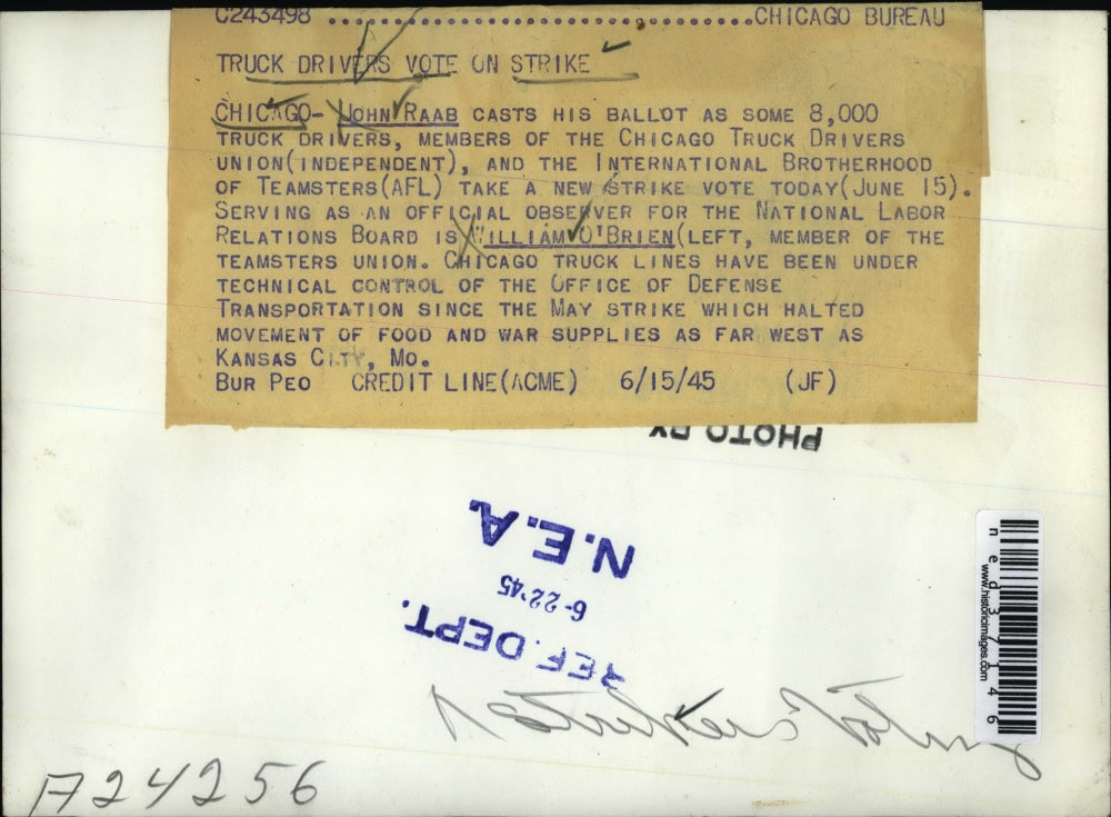 1945 Press Photo John Raab casts truck driver union strike vote - ned37146