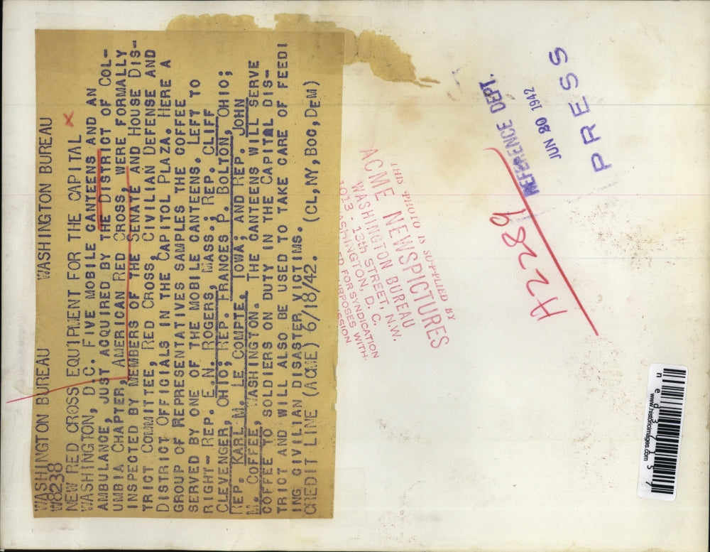 1942 Press Photo Group Of Representatives Sample Coffee By A Mobile Canteen