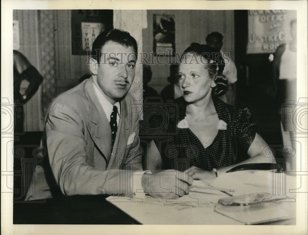 1938 Press Photo Mrs. Fay Reder & Her Lawyer, Burton Turkas, At A Hotel In New