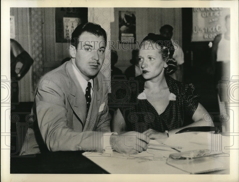 Load image into Gallery viewer, 1938 Press Photo Mrs. Fay Reder &amp; Her Lawyer, Burton Turkas, At A Hotel In New
