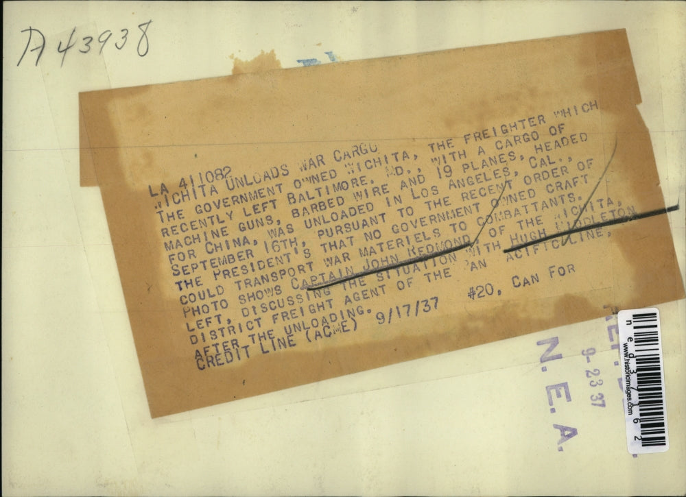 1937 Press Photo John Redmond Captain Speaks With Hugh Middleton, Freight Agent