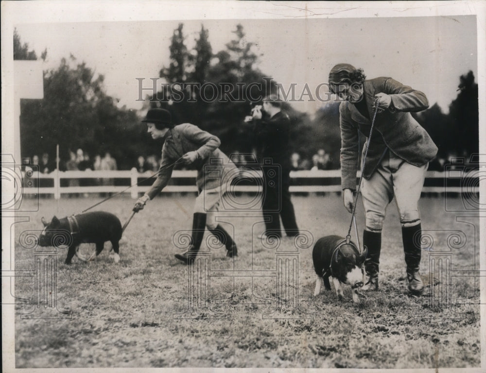 1939 Press Photo Mrs. W.J. Stratton and Miss Gertrude Whitemore