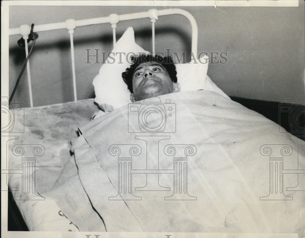 1937 Press Photo Louis Sherby at the hospital bed