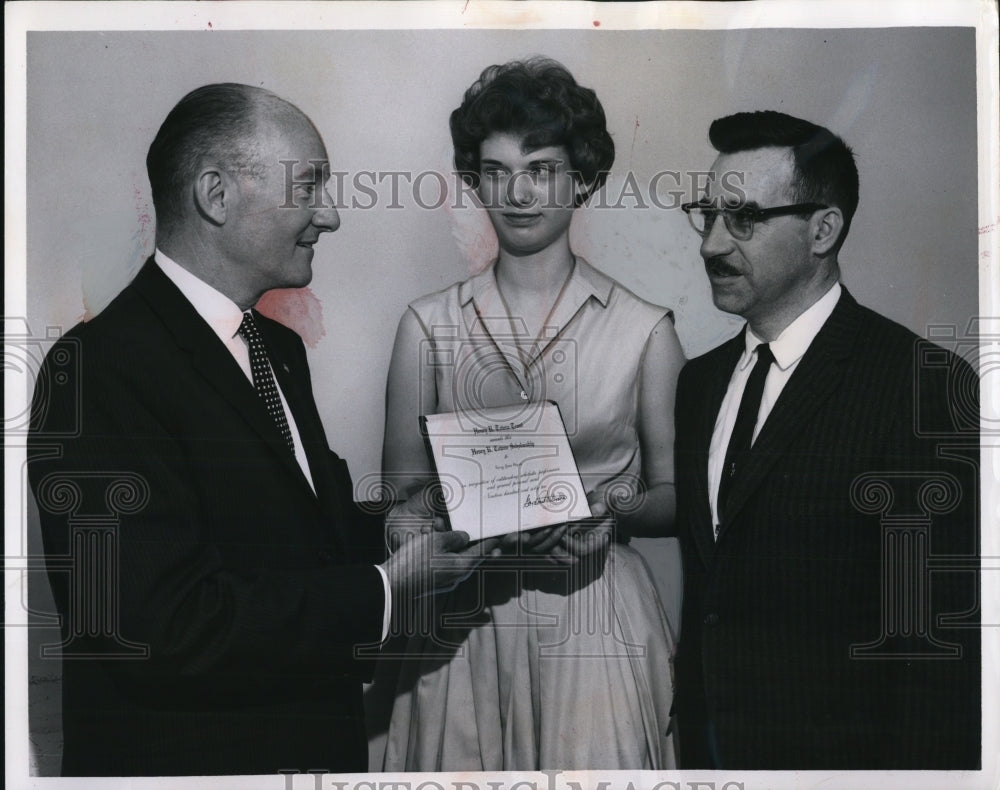 1962 Press Photo Terry Jane Hogan Accepts Four-Year Henry R. Towne Scholarship