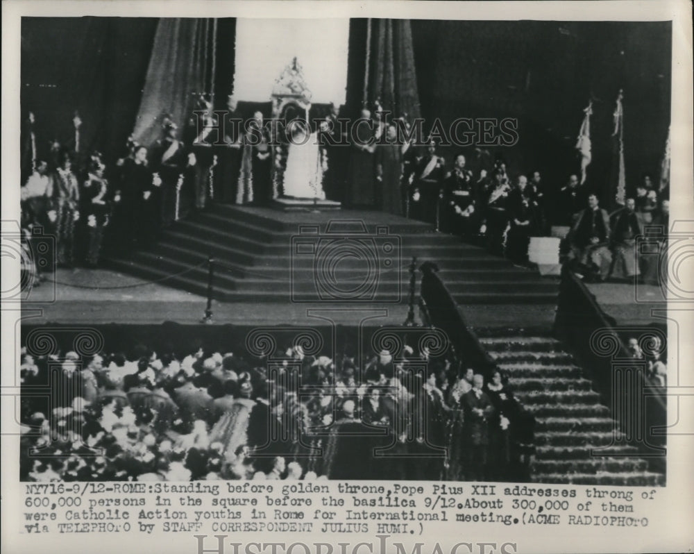 Press Photo Pope Pius XII addresses a throng of 600,000 people