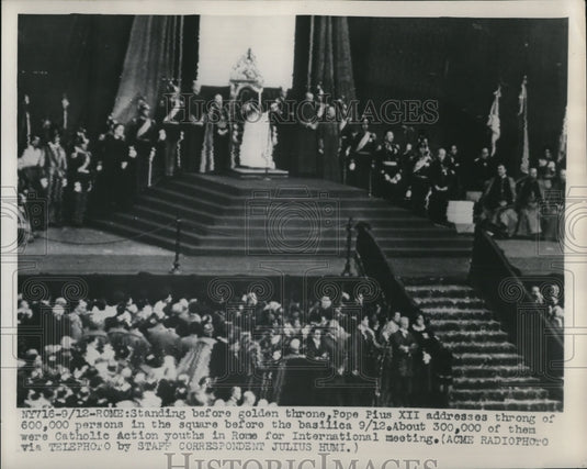 Press Photo Pope Pius XII addresses a throng of 600,000 people