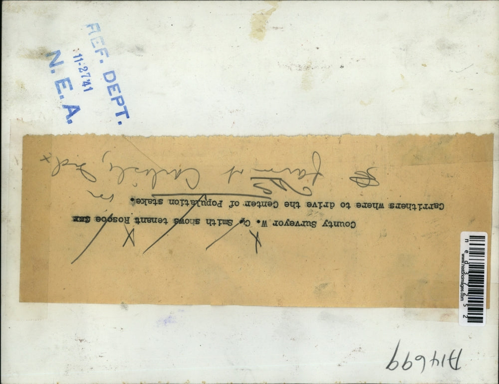 1941 Press Photo County surveyor W. C. Smith shows tenant Center of Pop. stake