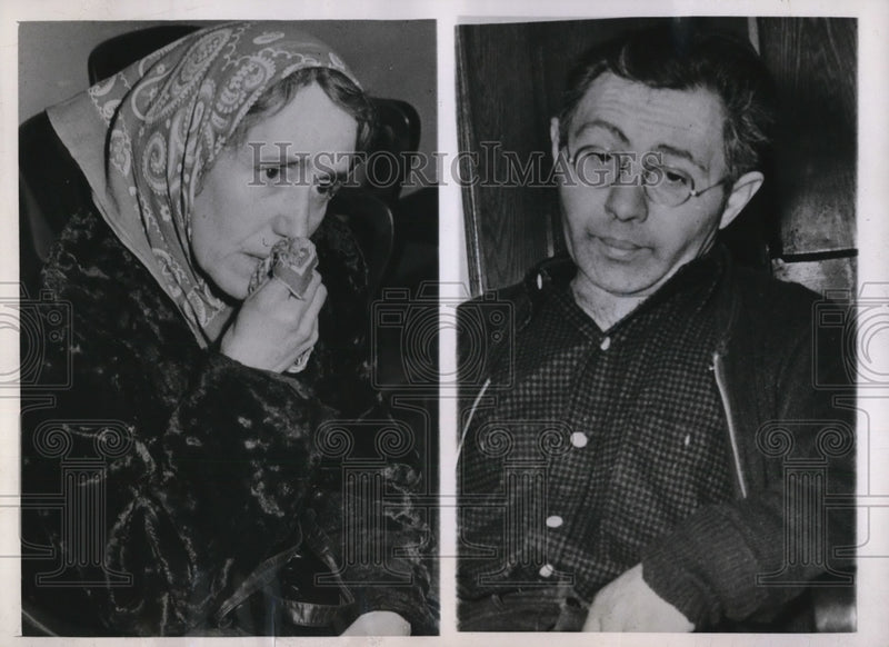 Load image into Gallery viewer, 1945 Press Photo Child Slayer and Wife
