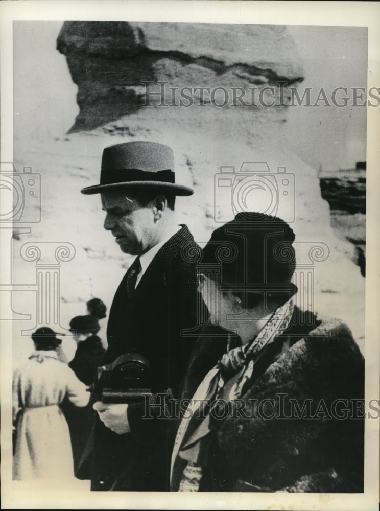 Load image into Gallery viewer, 1934 Press Photo Mr. &amp; Mrs. Albert Smith of Toronto Canada, pictured in the
