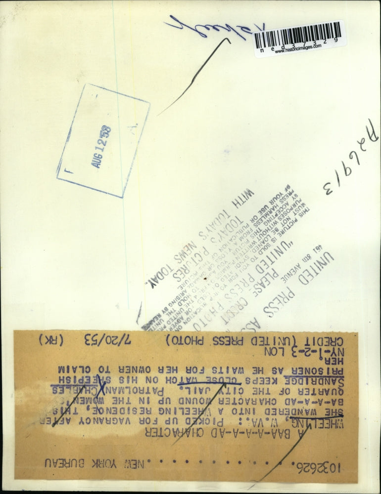 1953 Press Photo Charles Sandridge with sheep prisoner, Wheeling W VA