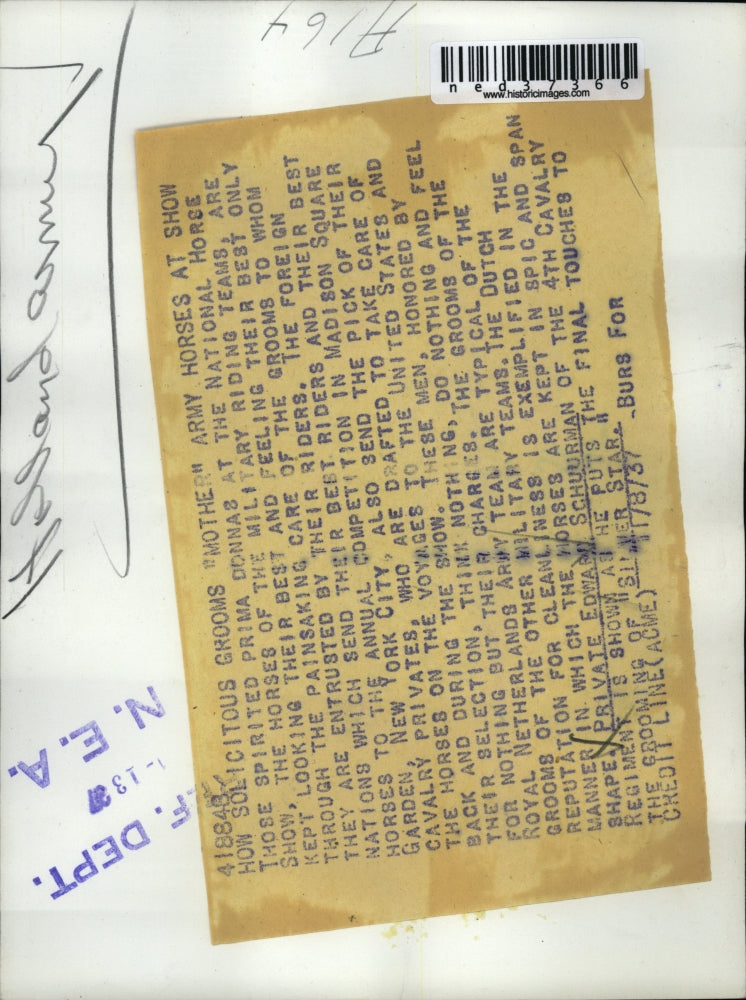 1937 Press Photo Private Edward Schuurman while grooming "Silver Star."