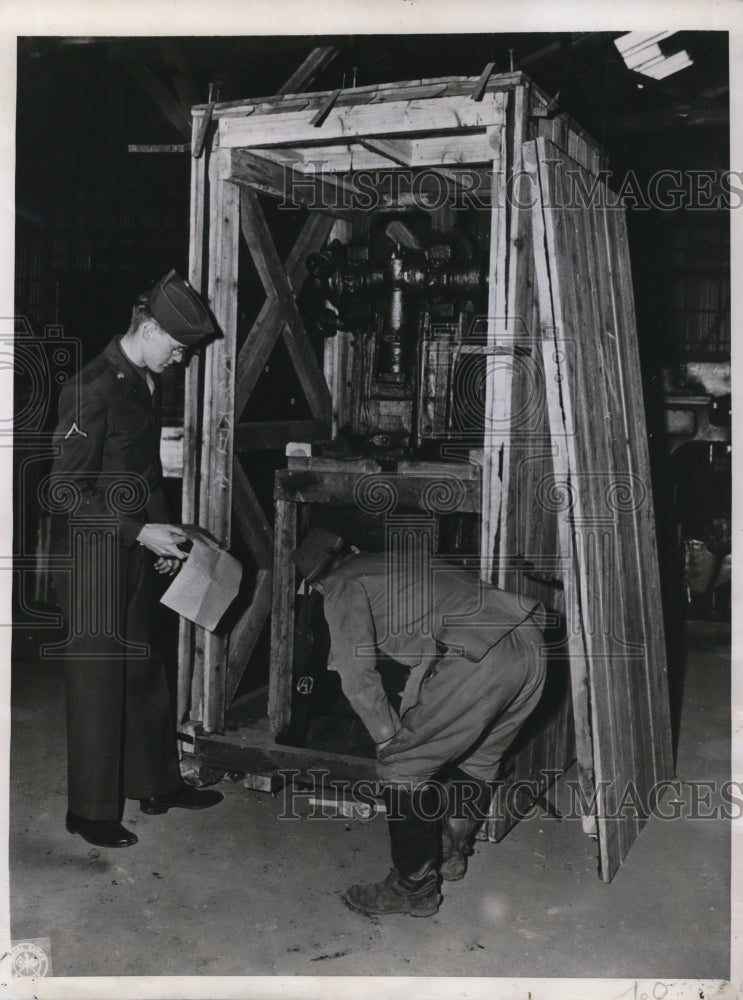 Load image into Gallery viewer, 1948 Press Photo Pfc. James Rhoads Checks Machinery in Tokyo - ned37398
