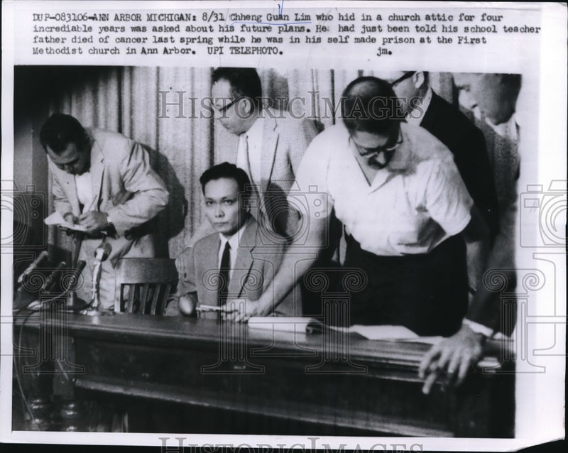 Load image into Gallery viewer, 1959 Press Photo Cheng Guan Lim hid in a church attic for four years
