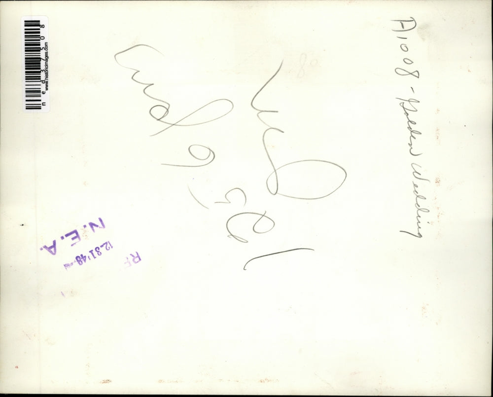 1948 Press Photo Exchanging memory books during joint celebration of