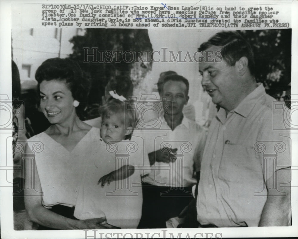 1961 Press Photo New York Family seeking for refugee