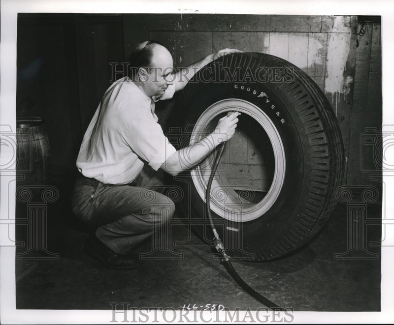 Load image into Gallery viewer, 1955 Press Photo Goodyear tubeless truck tire and rim assembly - ned37554
