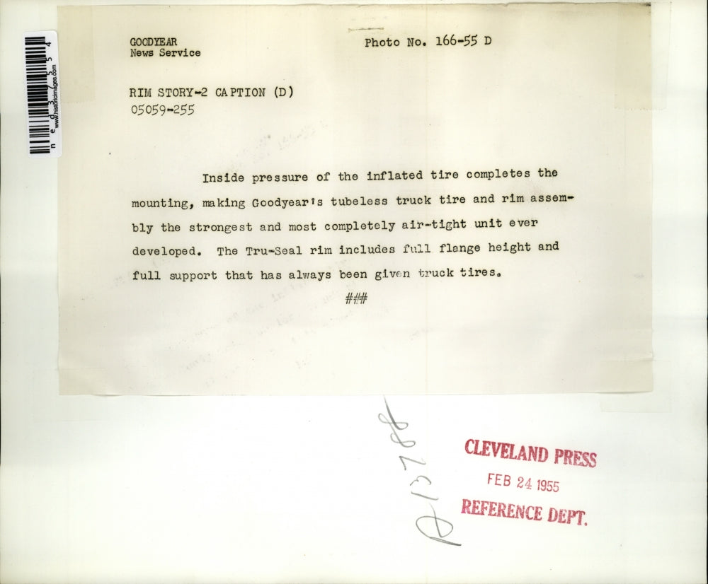 1955 Press Photo Goodyear tubeless truck tire and rim assembly - ned37554