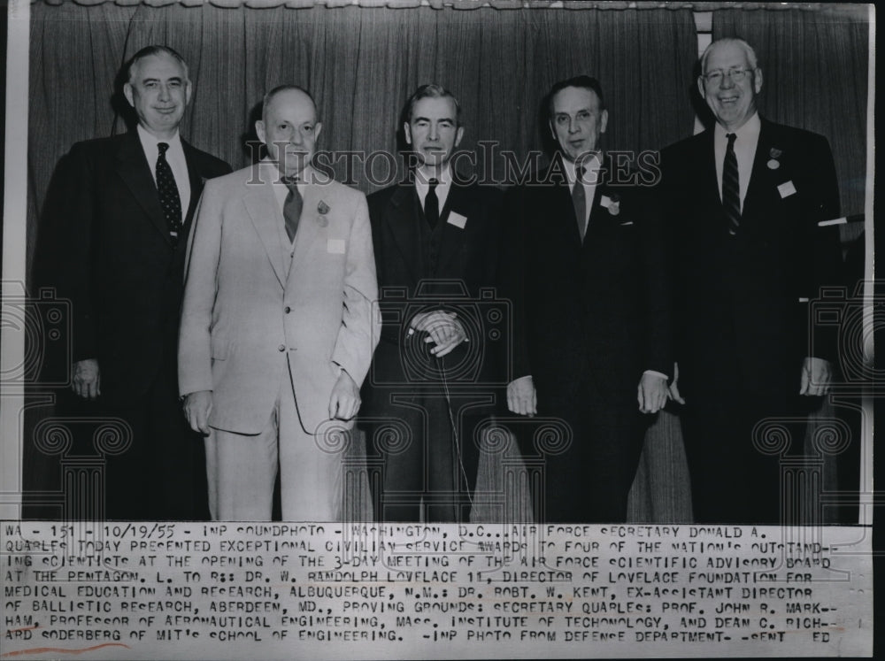 1955 Press Photo Secretary Donald A Quarles with Civilian Service aawardees