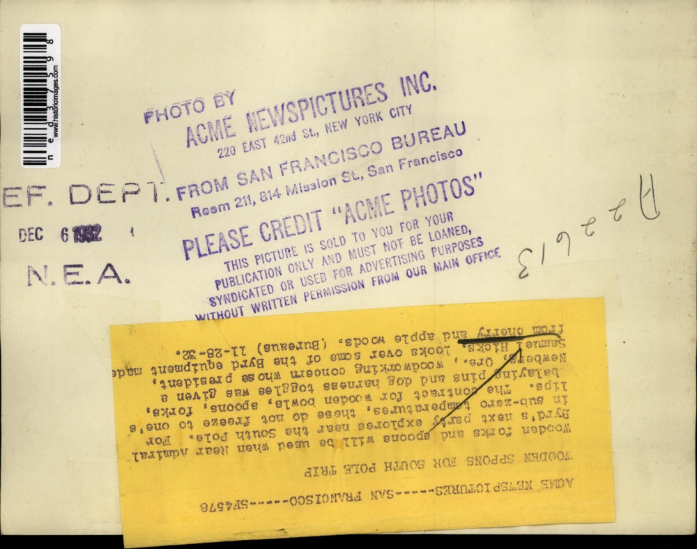 1932 Press Photo Samuel Hicks as he looks over some of Byrd's equipment