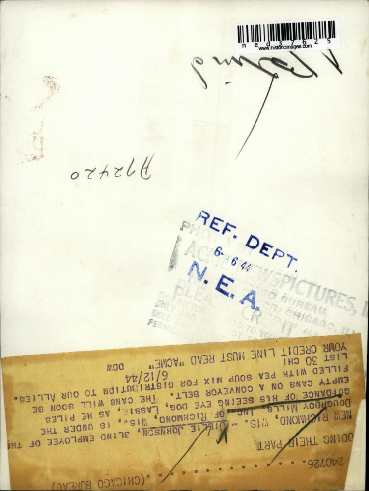 1944 Press Photo Julie Johnson, blind employee of Doughboy Mills, Inc.