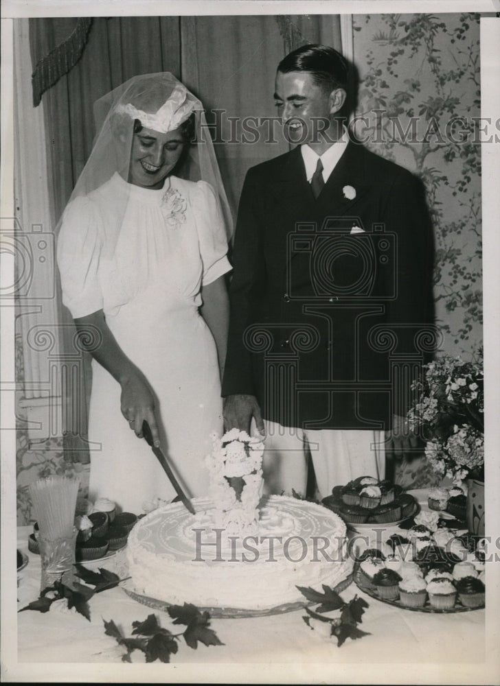Load image into Gallery viewer, 1937 Press Photo Miss Elleanor Metyeer Became engage to JAMES MURPHY
