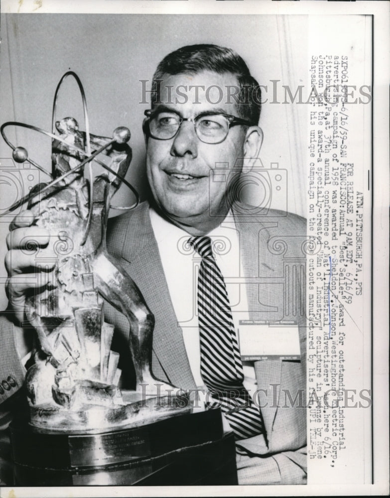 Load image into Gallery viewer, 1959 Press Photo Sheldon Johnson received the Best Seller award

