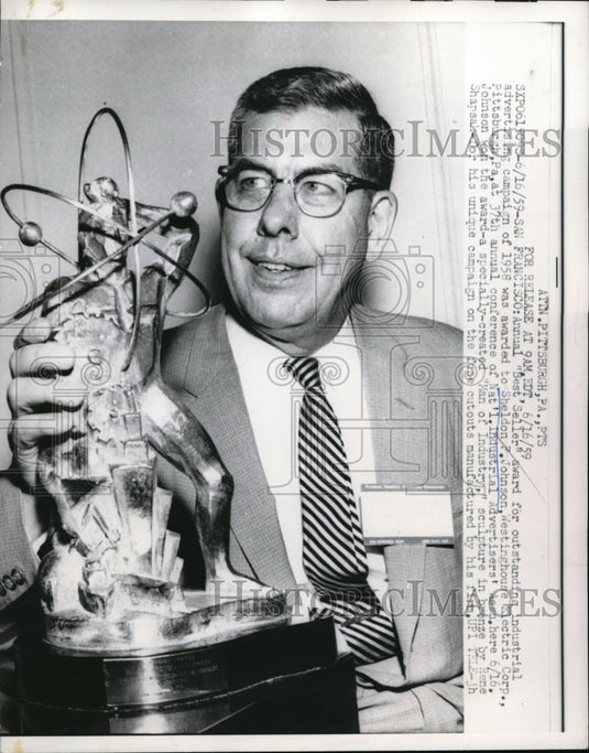 1959 Press Photo Sheldon Johnson received the Best Seller award