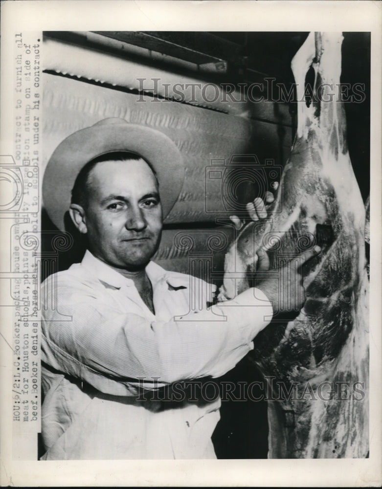 1948 Press Photo Boeker points out stamp on side of beef