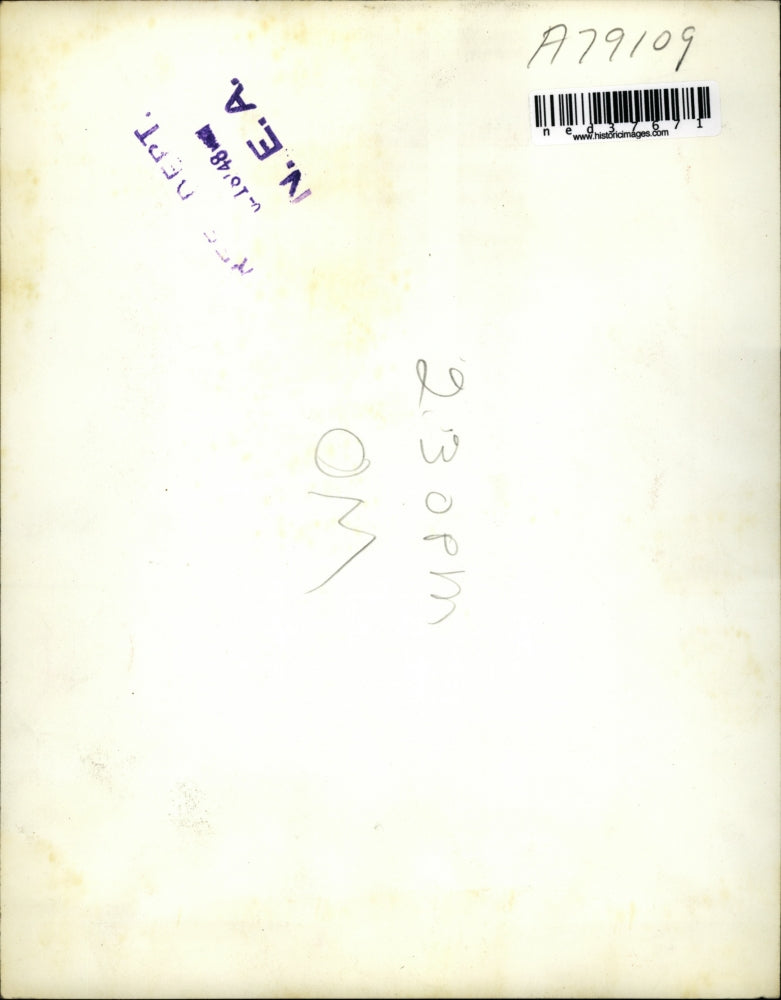 1948 Press Photo Boeker points out stamp on side of beef