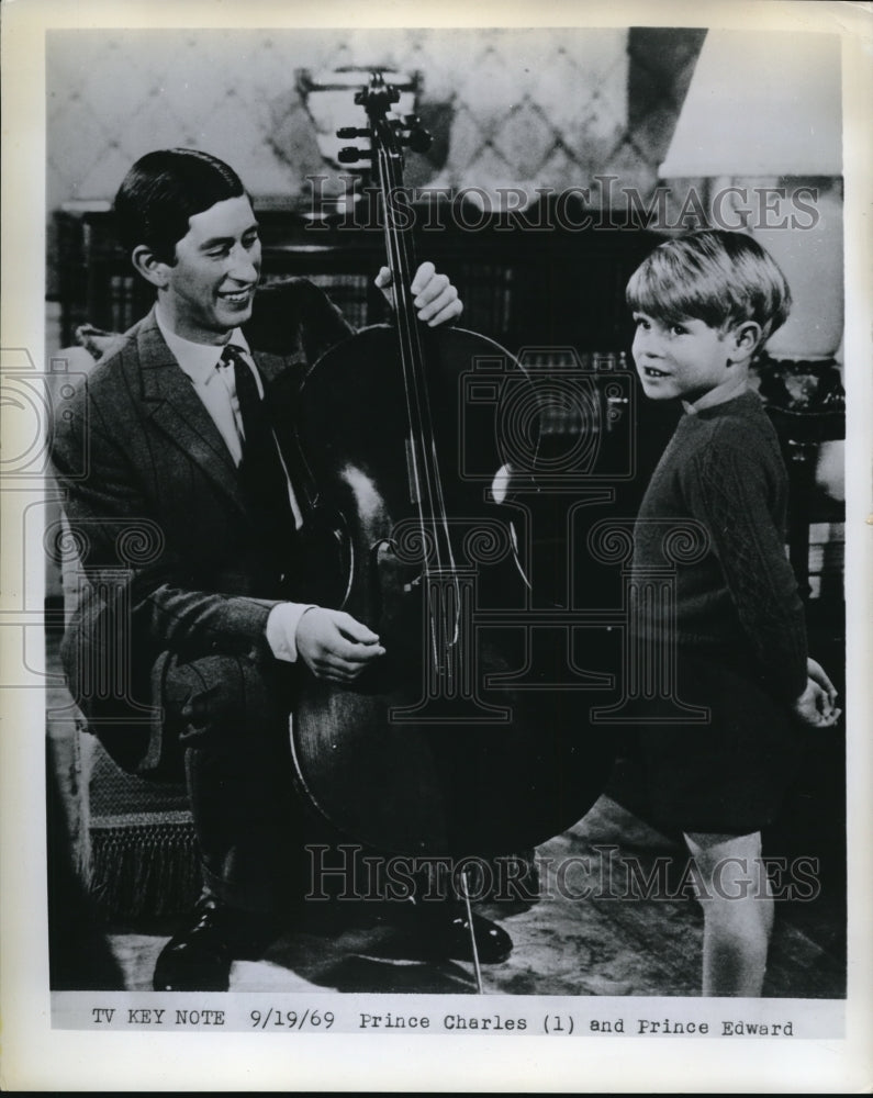 1969 Press Photo Prince Charles holding a cielo pictured with Prince Edward