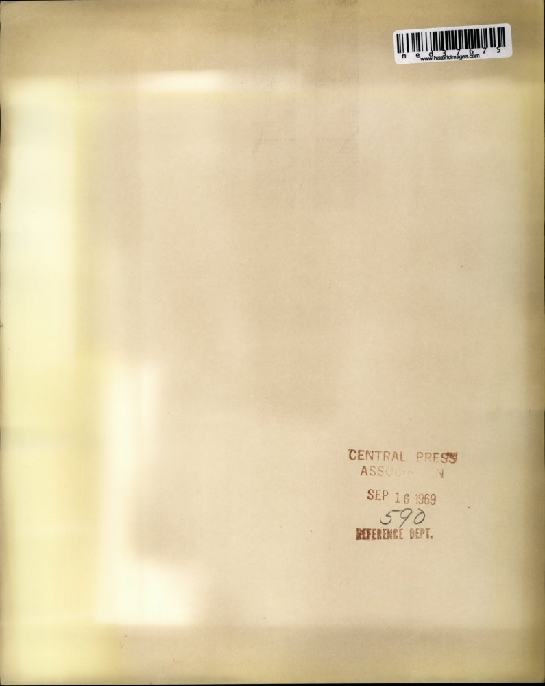 1969 Press Photo Prince Charles holding a cielo pictured with Prince Edward