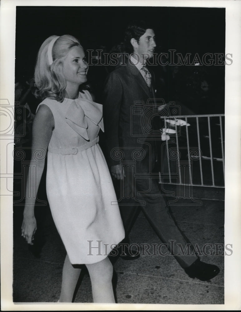 Load image into Gallery viewer, 1970 Press Photo Washington DC Tricia Nixon daughter of President Nixon escorts
