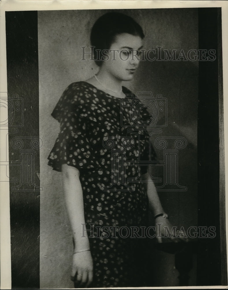 Load image into Gallery viewer, 1932 Press Photo Helga Mary Heudrills
