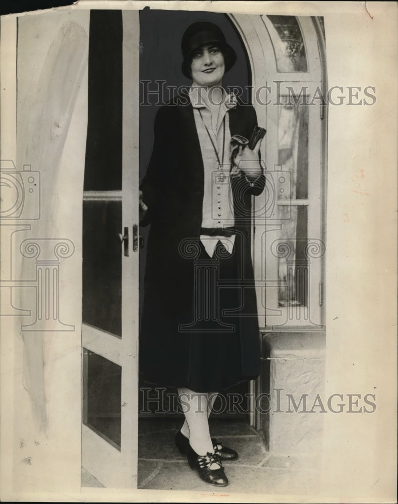 1932 Press Photo Mrs. Helga Heudrills