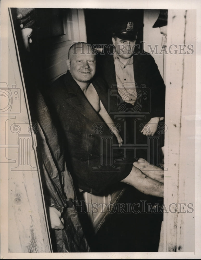1940 Press Photo Hans Hauplein Found Naked On Railroad Trestle By Police