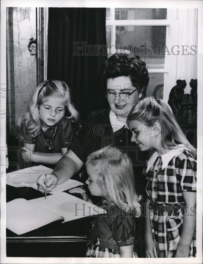 1957 Press Photo Mrs. Daphne S. Christensen, first woman studying - ned37890